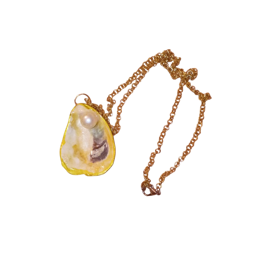 Gold Pearl Pendant Necklace